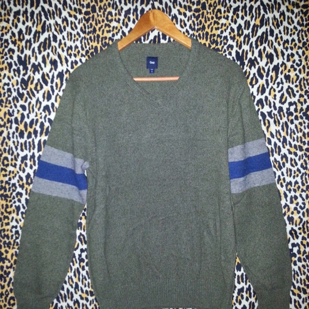 Men's Retro Style Gap Sweater Size Medium